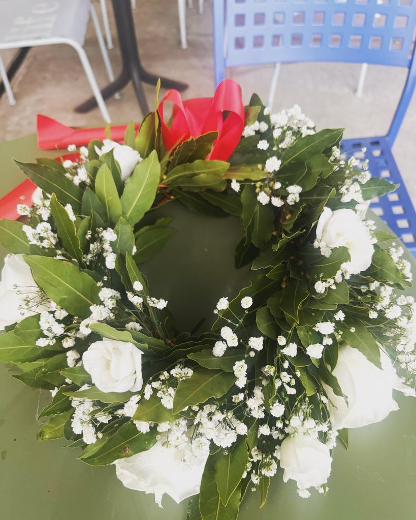 Garden Foggia - Crown with White Roses